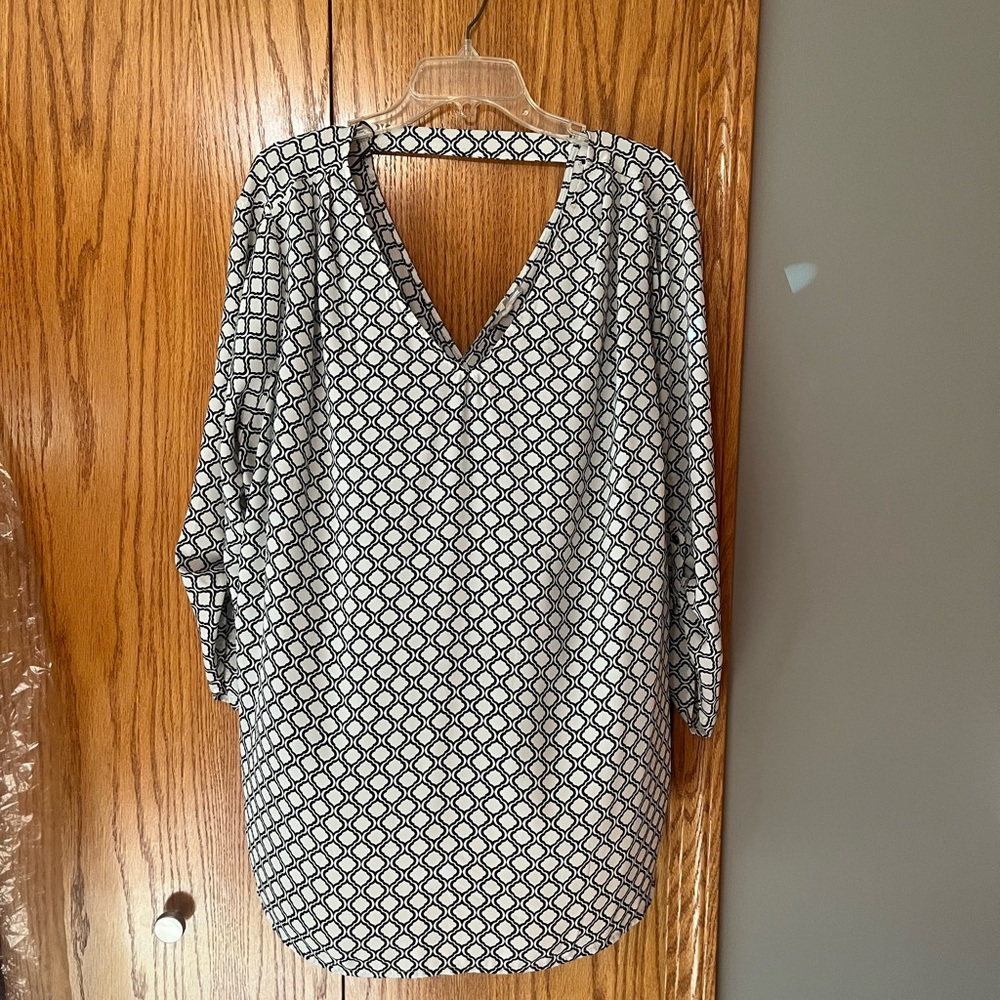 Black and White Geometric Patterned Blouse